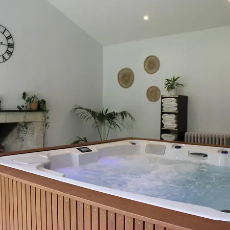 Domaine De La Mazure 4*